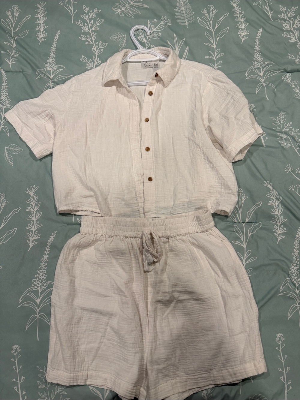 Light Cream Drawstring Shorts - Casual Two-Piece Set